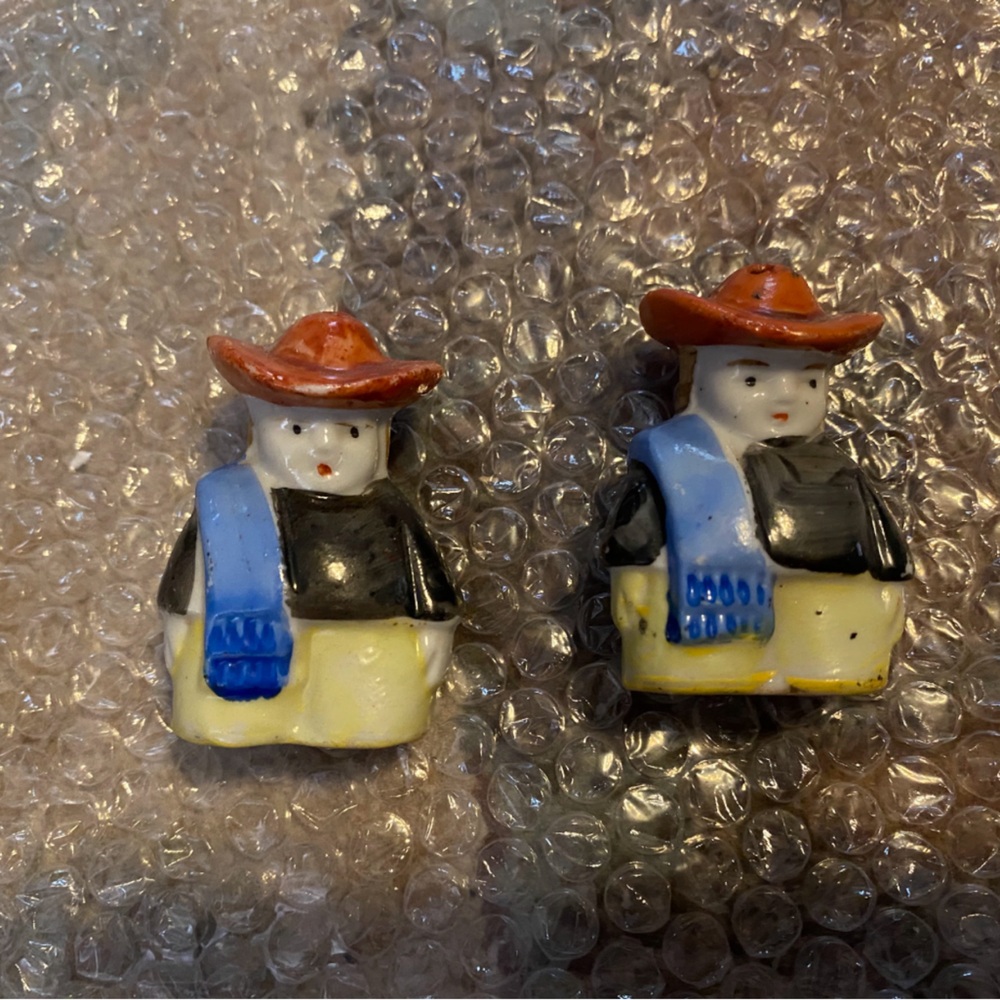 Vintage Cowboy salt/pepper shakers